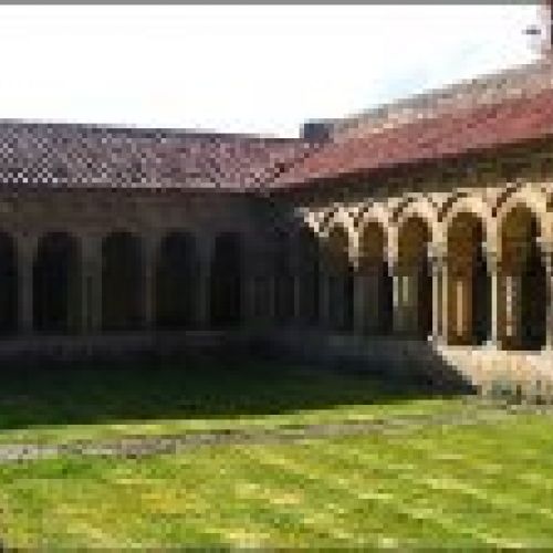 Santillana del Mar   Clautro Románico Colegiata